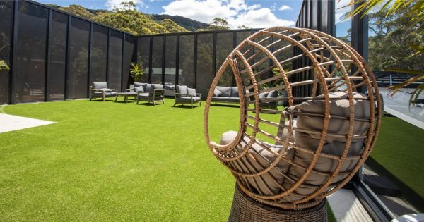 Shock closure of unique Thirroul mental health clinic